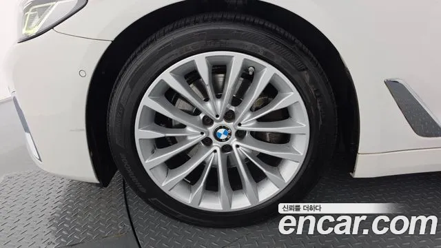 BMW 5 Series G30 — Фото автомобиля 5