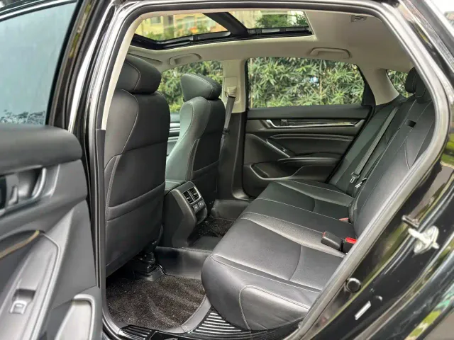 Honda Accord — Фото автомобиля 12