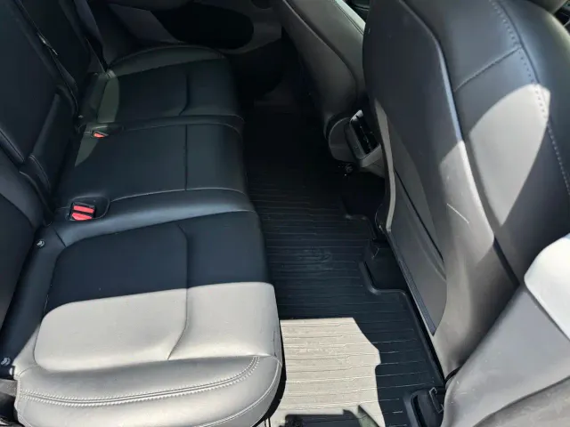 Tesla Model Y — Фото автомобиля 17