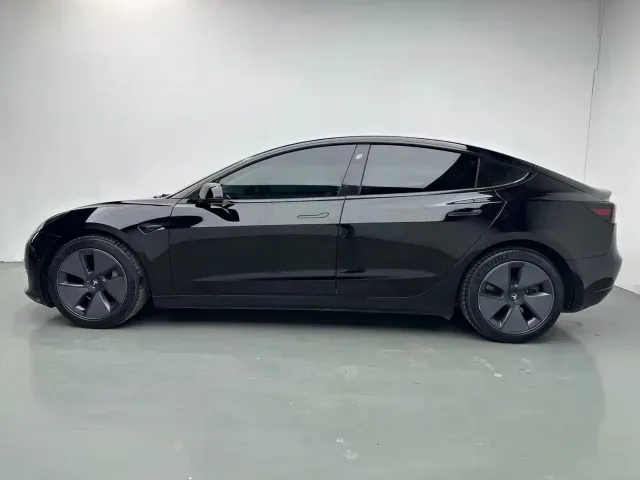 Tesla Model 3 — Фото автомобиля 3