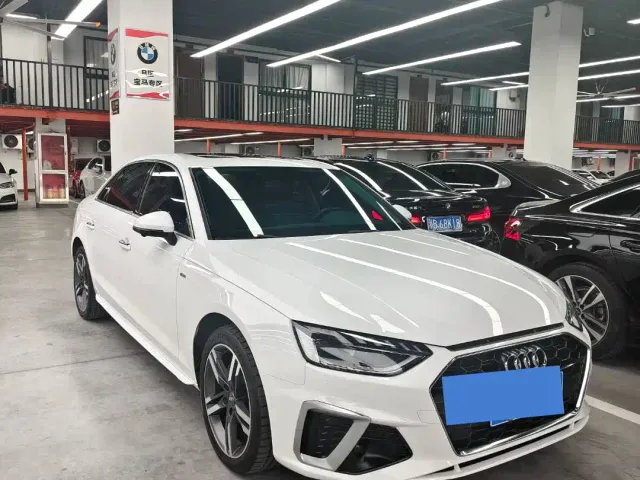 Фотография автомобиля — Audi A4L
