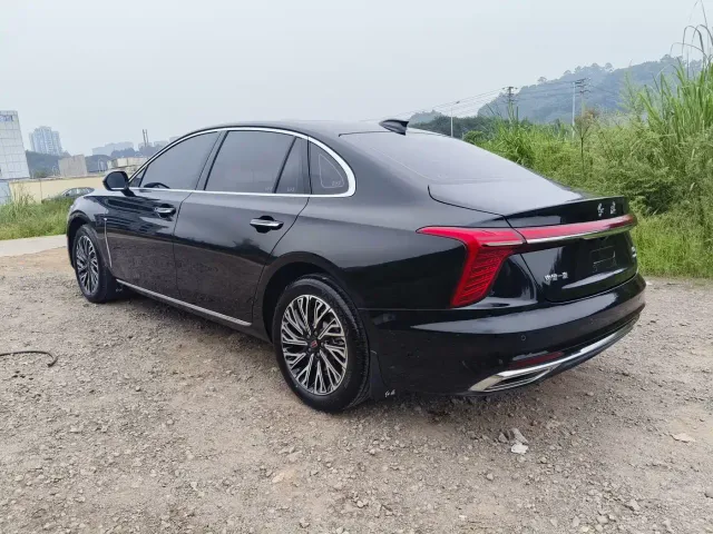 Hongqi H5 — Фото автомобиля 8