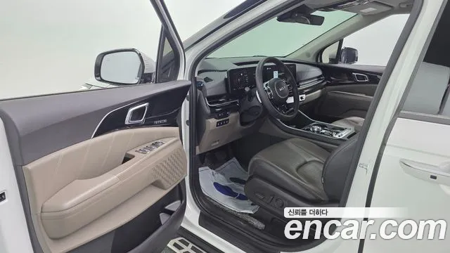 Kia Carnival Generation 4 — Фото автомобиля 15