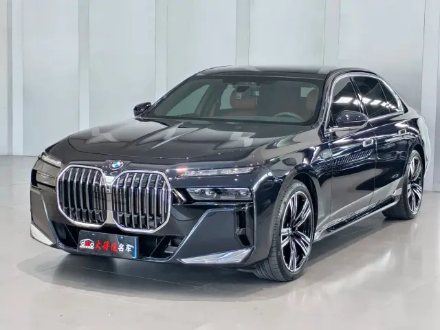 Фотография автомобиля — BMW 7 Series