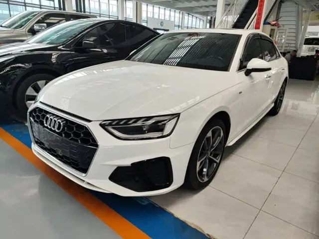 Фотография автомобиля — Audi A4L
