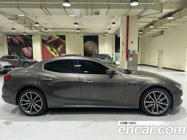 Maserati Ghibli — Фото автомобиля 3