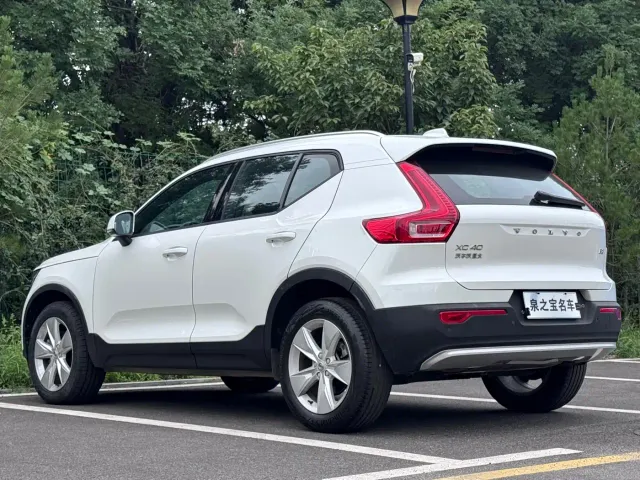 Volvo Volvo XC40 2023 Model B3 Smart Drive Fashion Edition — Фото автомобиля 5