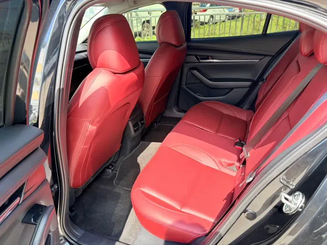 Mazda Axela — Фото автомобиля 8