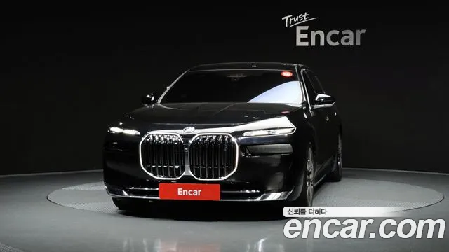 BMW i7 G70 — Фото автомобиля 3