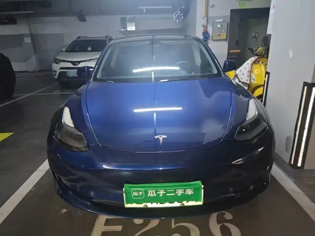 Tesla Model 3 — Фото автомобиля 2