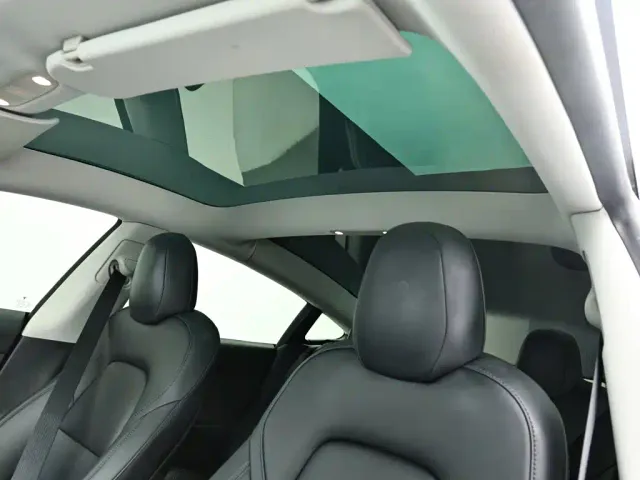 Tesla Model 3 — Фото автомобиля 8