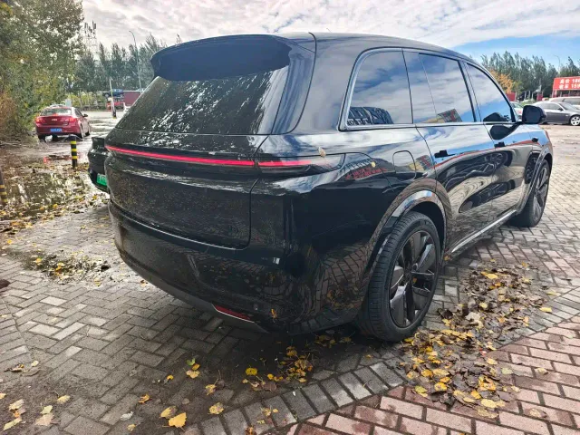 Li Auto L8 — Фото автомобиля 2