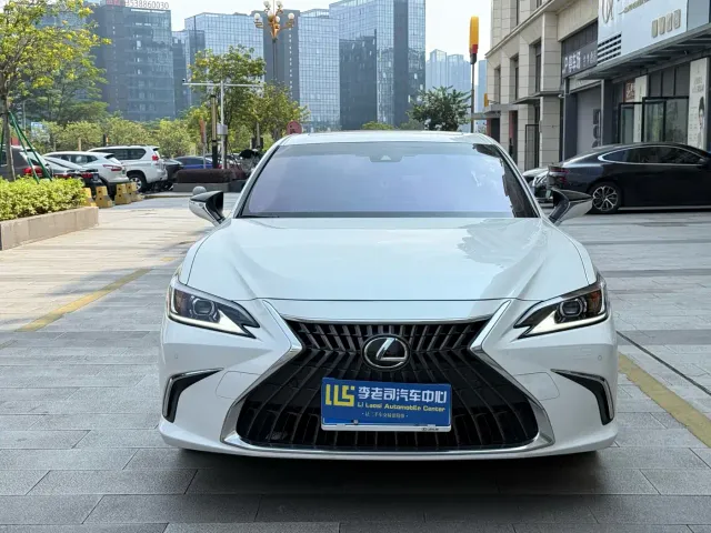 Lexus ES — Фото автомобиля 2