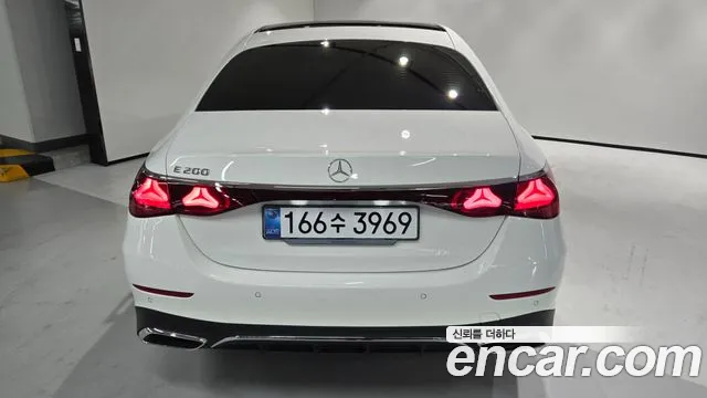 Mercedes-Benz E-Class — Фото автомобиля 7