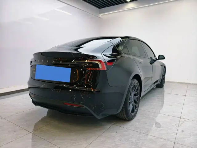 Tesla Model 3 — Фото автомобиля 13