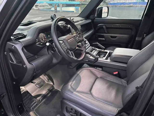 Land Rover Defender — Фото автомобиля 8