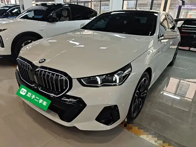 Фотография автомобиля — BMW 5 Series