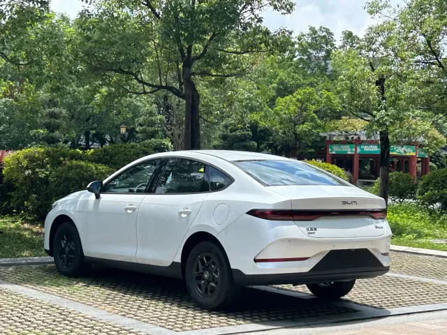 BYD Qin PLUS — Фото автомобиля 14
