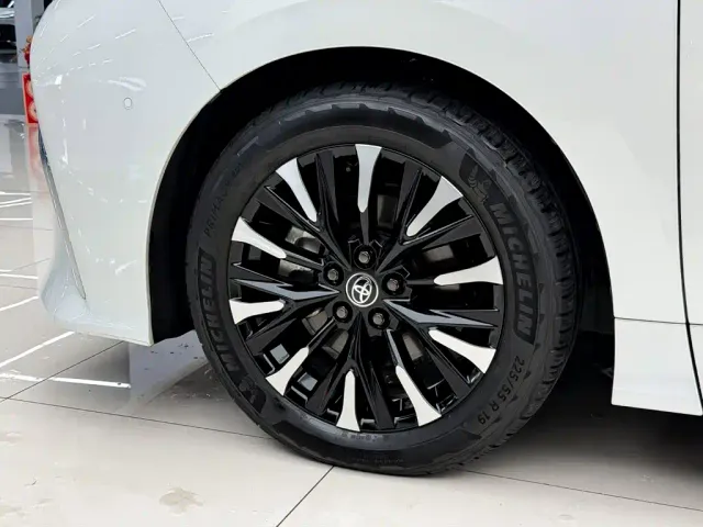 Toyota Alphard — Фото автомобиля 3