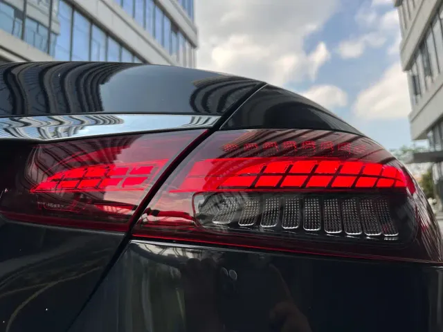 Mercedes-Benz E-Class — Фото автомобиля 13
