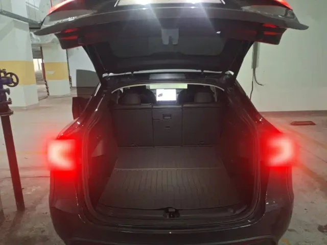 Tesla Model Y — Фото автомобиля 18