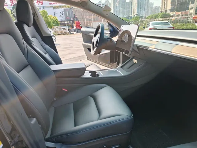 Tesla Model 3 — Фото автомобиля 13