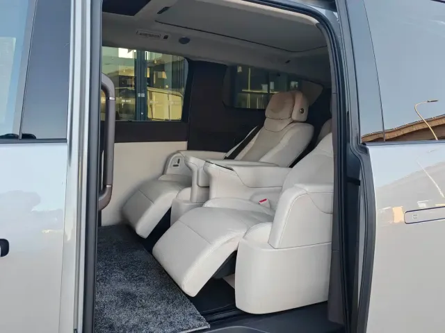 Li Auto MEGA — Фото автомобиля 21