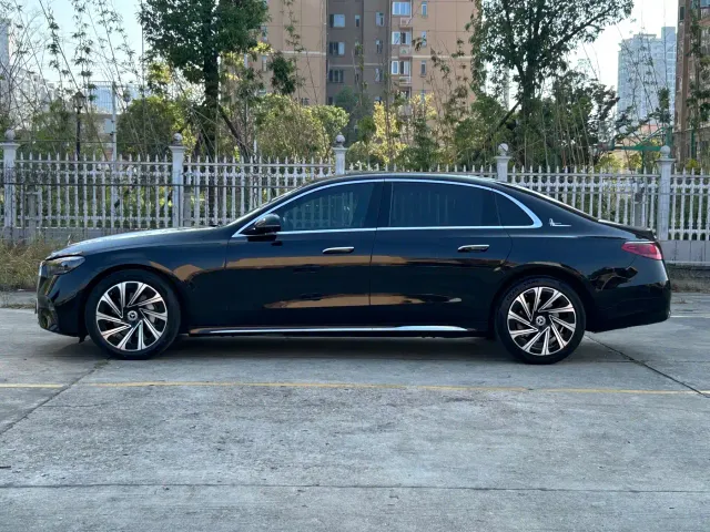 Mercedes-Benz E-Class — Фото автомобиля 3