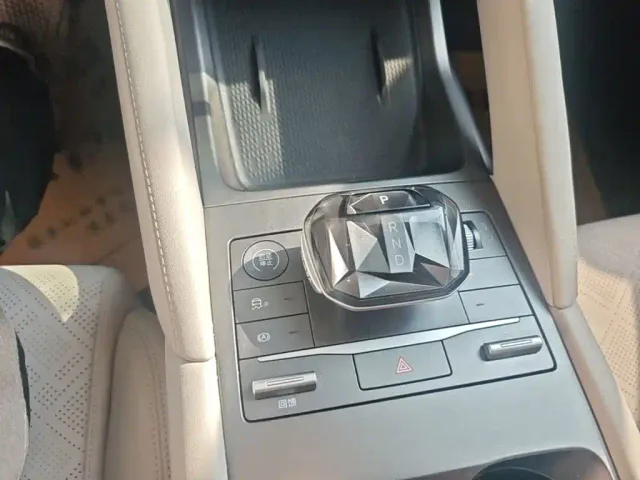 BYD Yuan UP 2024 401KM Leading Edition — Фото автомобиля 13