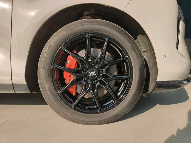 IM Motors LS6 — Фото автомобиля 16