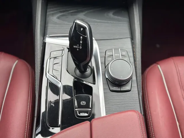 BMW 5 Series — Фото автомобиля 12
