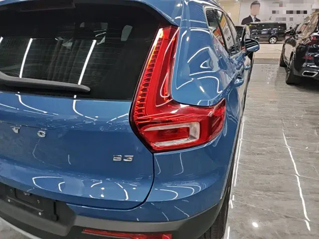 Volvo XC40 — Фото автомобиля 7
