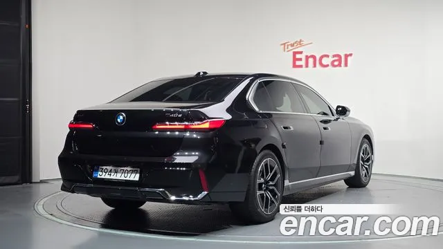 BMW 7-Series — Фото автомобиля 2