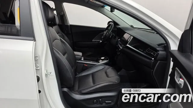 Kia Niro — Фото автомобиля 16