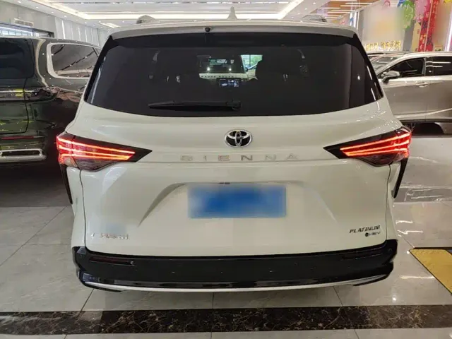 Toyota Sienna — Фото автомобиля 5