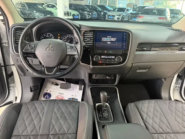 Mitsubishi Outlander — Фото автомобиля 18