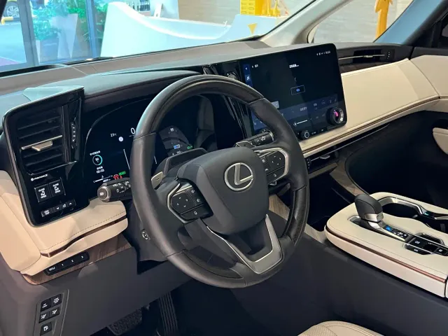 Lexus LM — Фото автомобиля 7