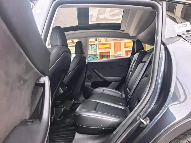 Tesla Model Y — Фото автомобиля 6