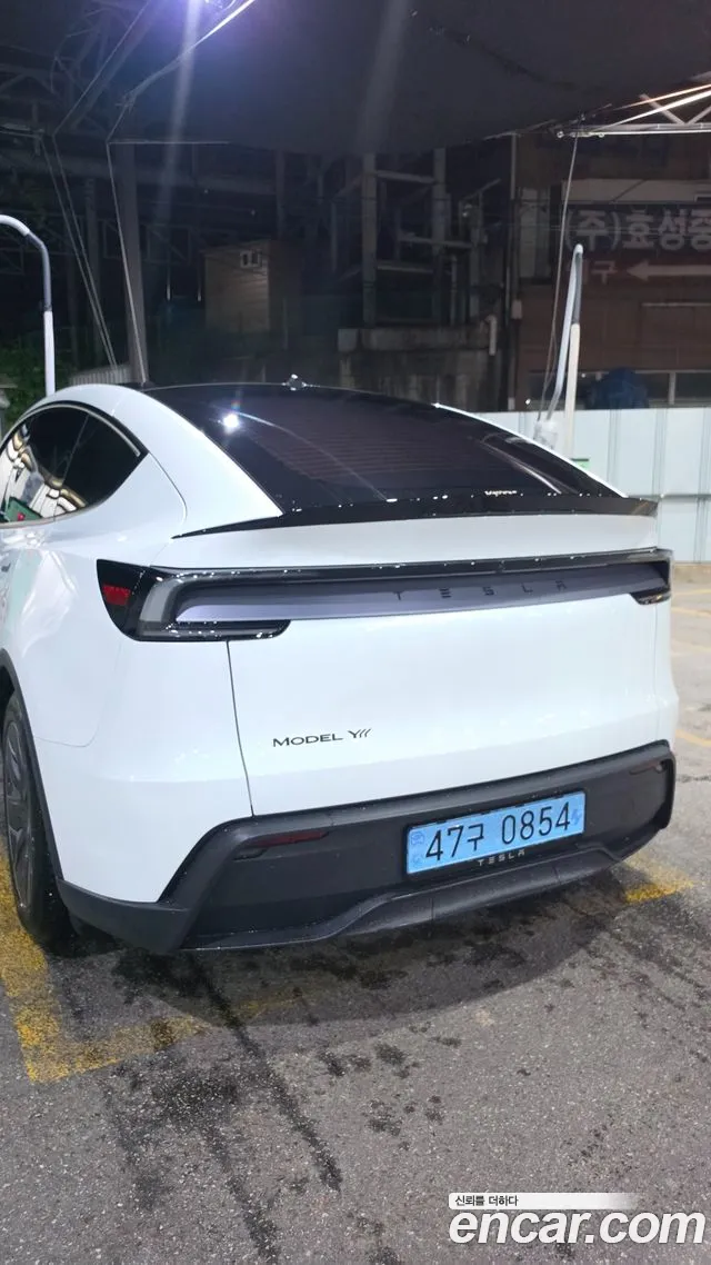 Tesla Model Y — Фото автомобиля 18