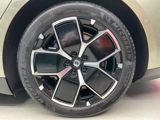 Xiaomi SU7 — Фото автомобиля 24
