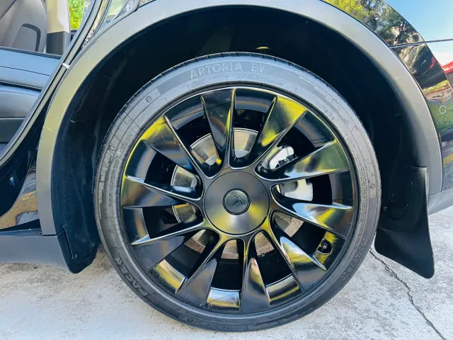 Tesla Model Y — Фото автомобиля 22