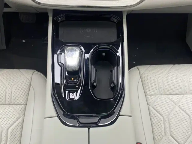 Volvo EM90 — Фото автомобиля 6