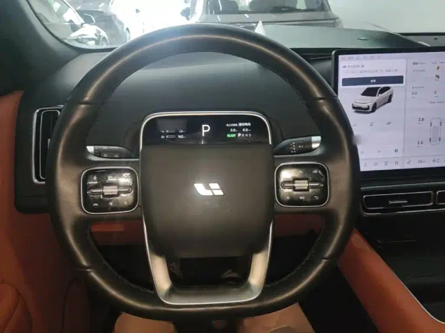 Li Auto L7 — Фото автомобиля 10