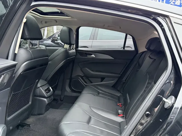 Hongqi H5 — Фото автомобиля 8