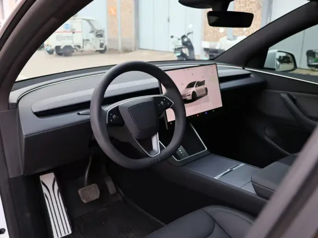 Tesla Model Y — Фото автомобиля 5