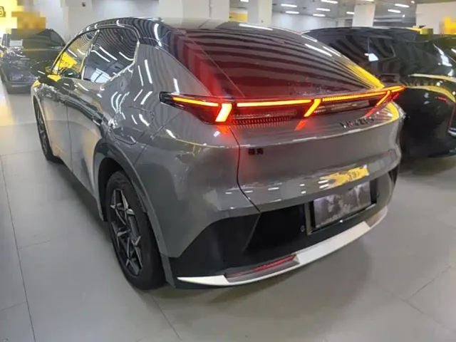 Lynk & Co Z20 — Фото автомобиля 4