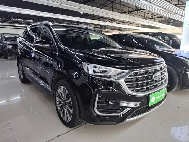 Ford Edge — Фото автомобиля 3