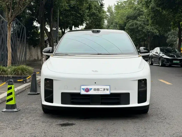 Li Auto i6 — Фото автомобиля 2