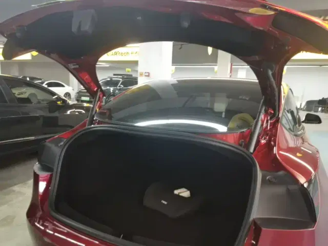 Tesla Model 3 — Фото автомобиля 18