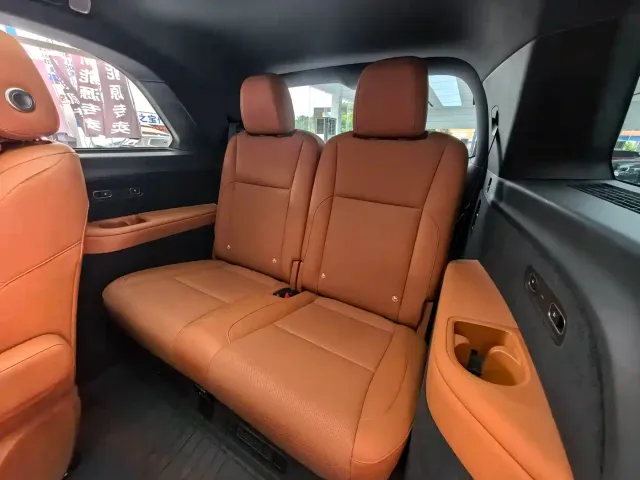 Li Auto L9 — Фото автомобиля 10